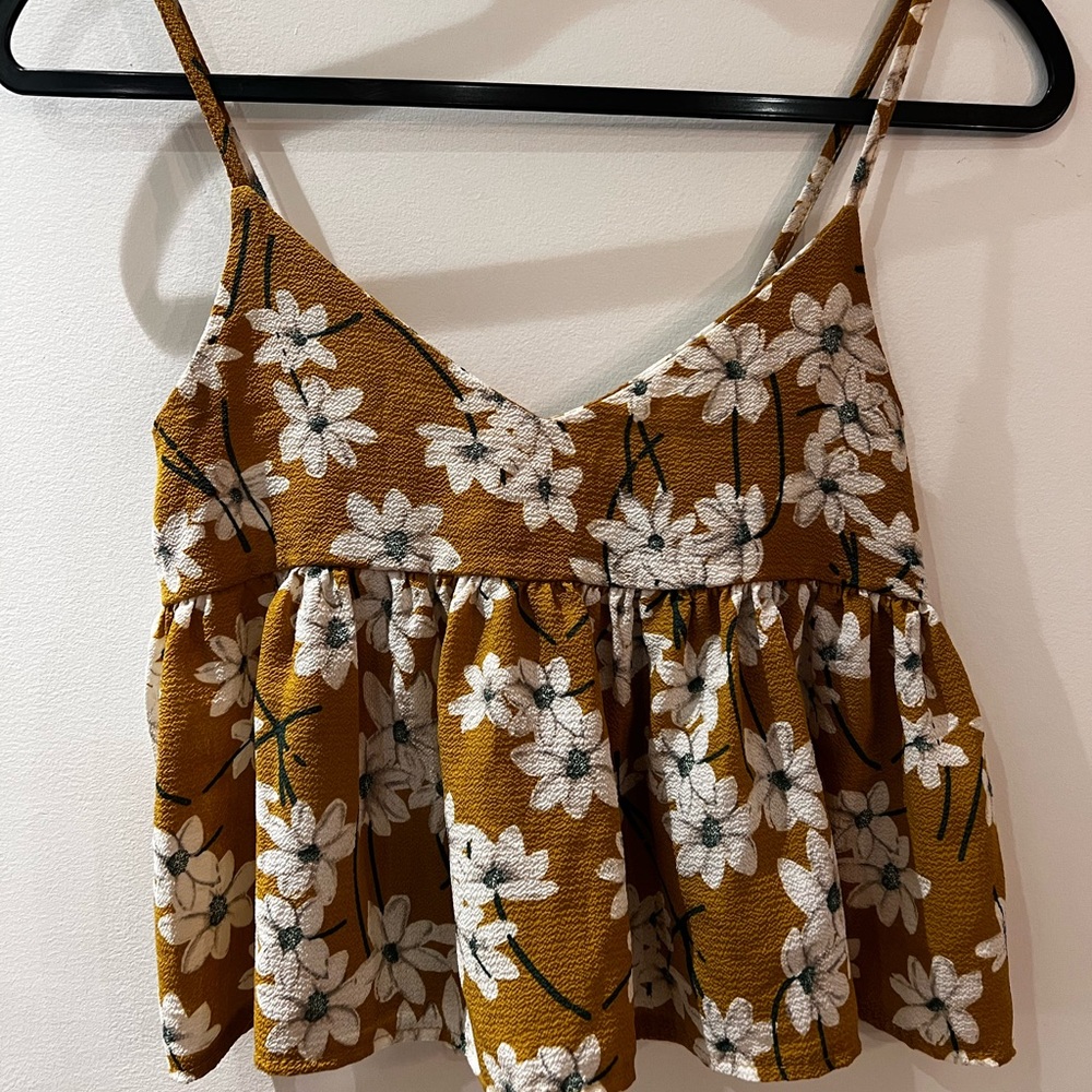 Flower pattern strips crop top.